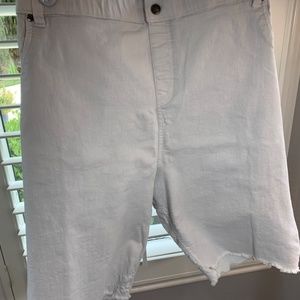 HUE White Shorts Stretch Frayed Hem 3X Women's